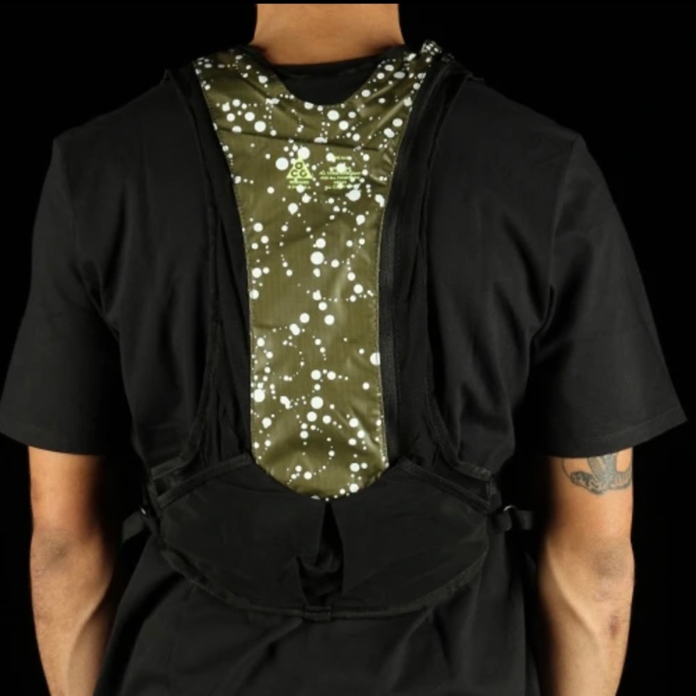 Nike Lab ACG Hydration Race Vest Size S/M NWT $130 - Picture 3 of 14